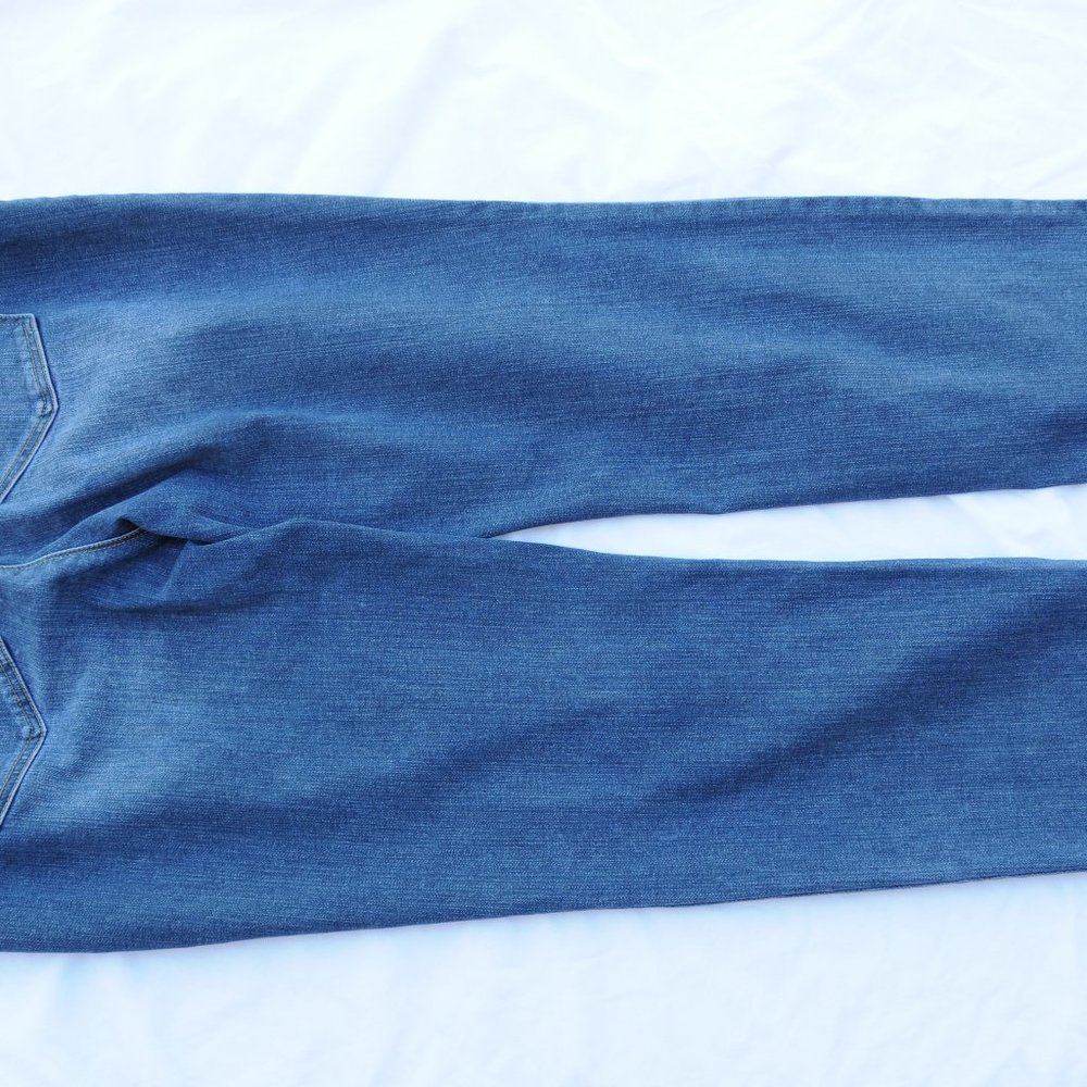 EUC So Lifting Chico's Jeans - Picture 5 of 6